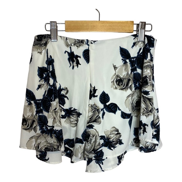 Two Piece Blue Floral Crop Top Short set - Picture 11 of 12